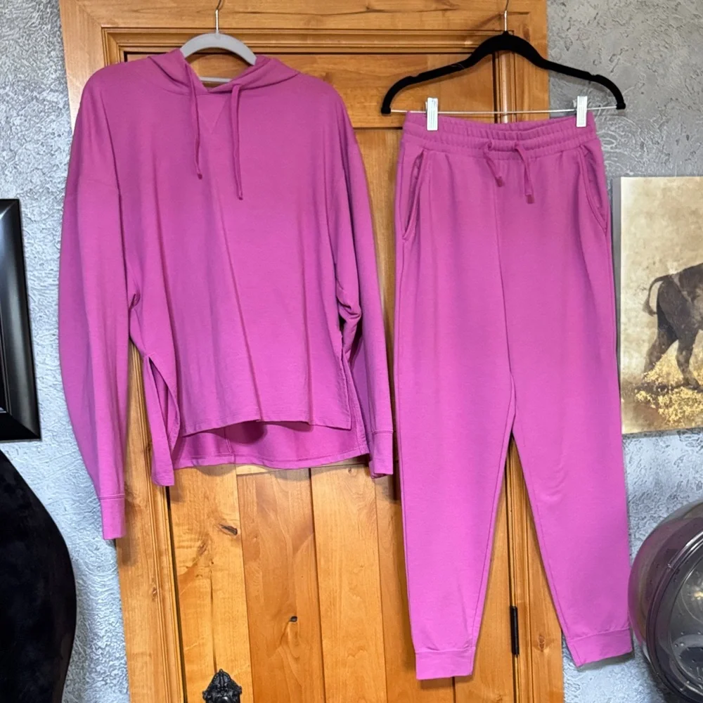 Nike Yoga Dri-Fit Pink Set - Picture 1 of 6